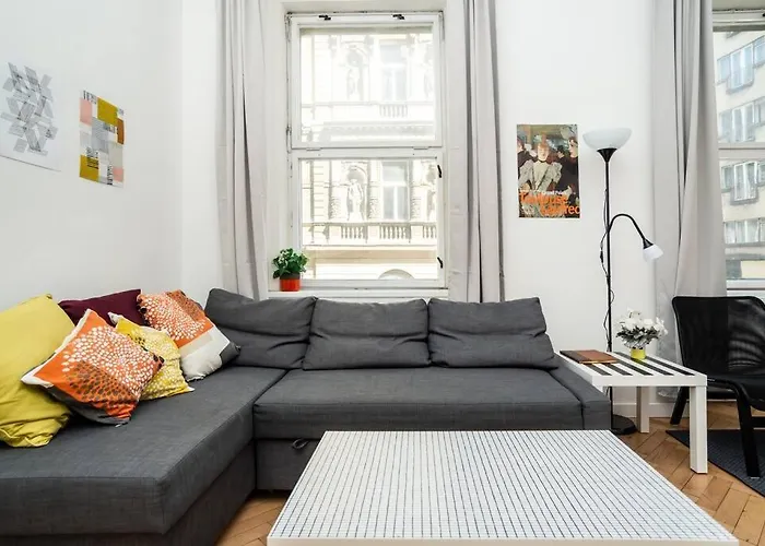 Bright, Spacious Apartment In The Historic Centre
