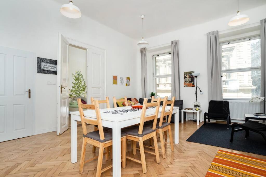 Bright, Spacious In The Historic Centre Прага