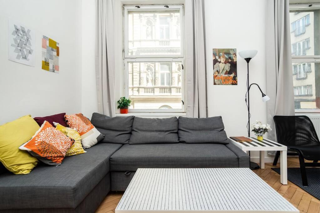 Bright, Spacious In The Historic Centre * Прага