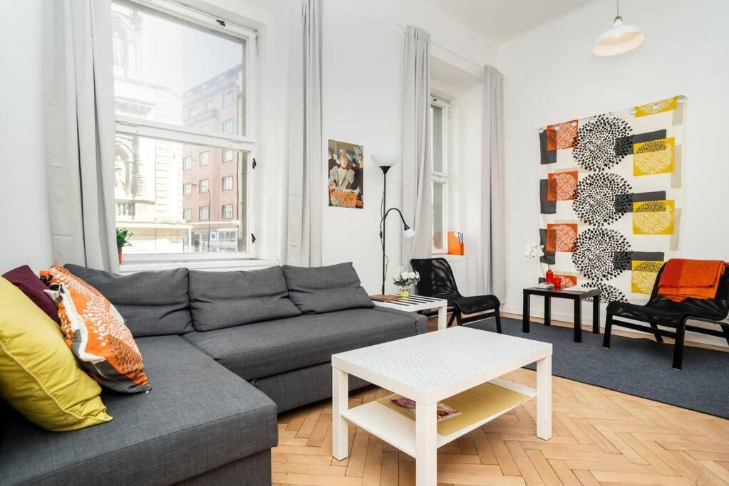 Bright, Spacious In The Historic Centre Апартаменти