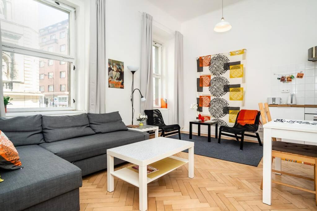 Bright, Spacious In The Historic Centre Апартаменти