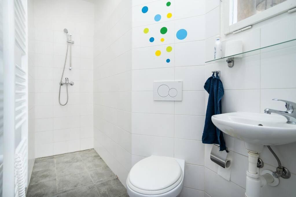 Апартаменти Bright, Spacious In The Historic Centre