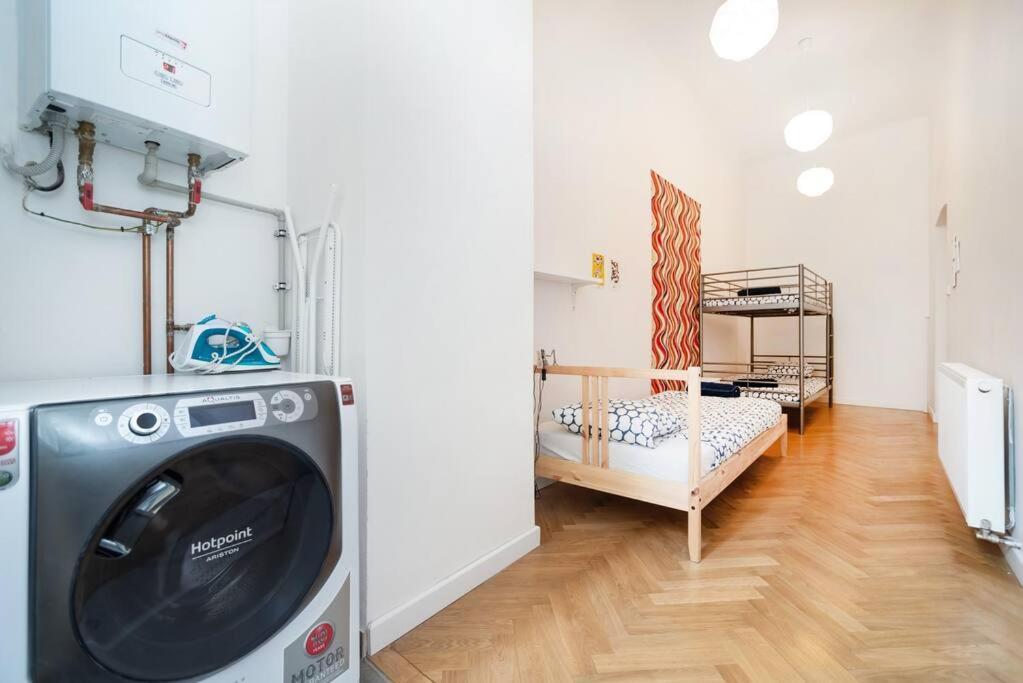 Апартаменти Bright, Spacious In The Historic Centre *